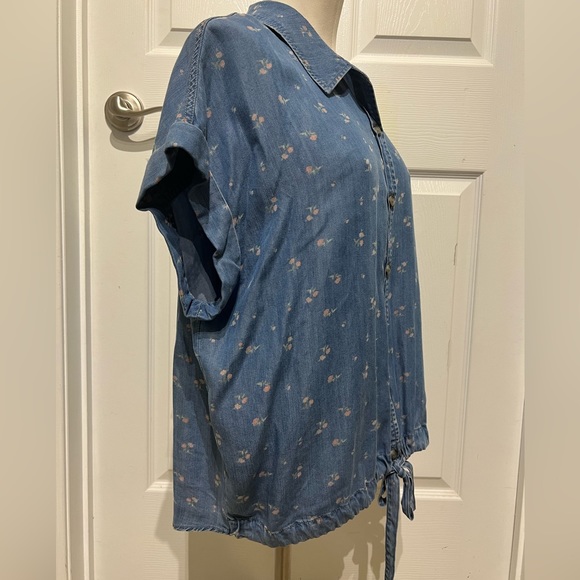 Sanctuary  Soft Denim  Top with Floral Prints size XL - Picture 7 of 12